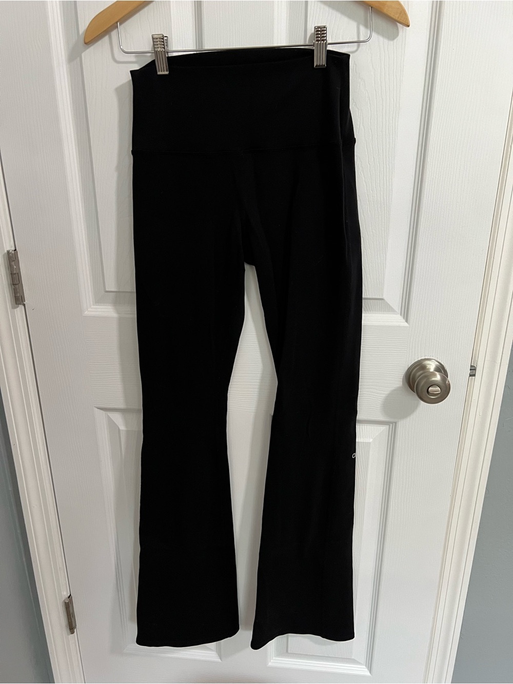 ALO Yoga Black bootcut airbrush leggings